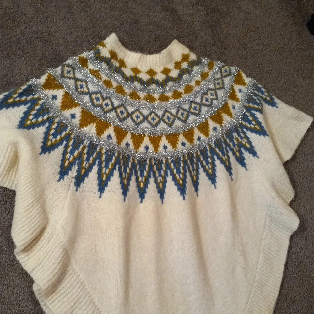 Tinsel infused holiday poncho, one size - Picture 2 of 4